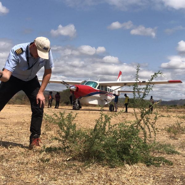 Peter-kunnostamassa-kiitotieta